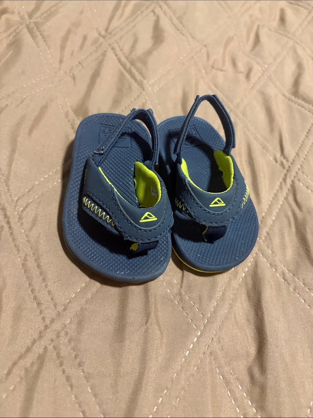 Reef Kids Navy and Neon Yellow Hook‑Back Sandal